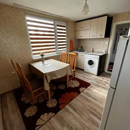 Appartement във артемида