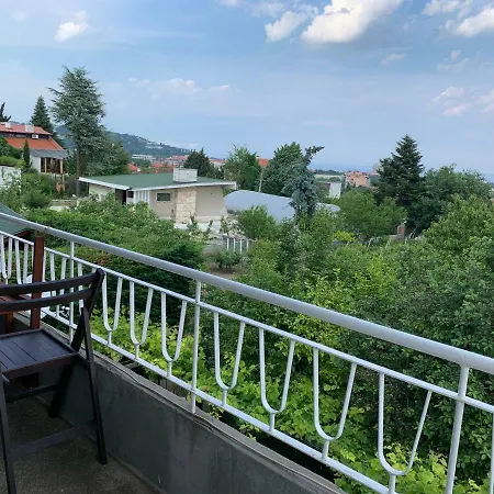 във артемида Апартаменти